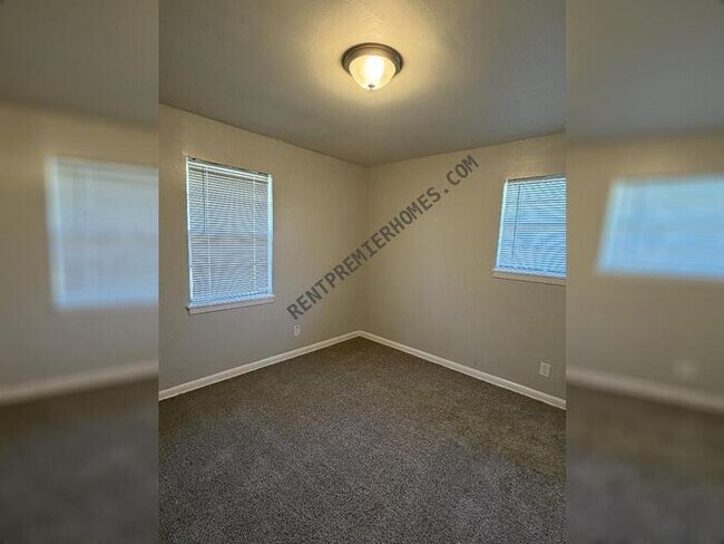 Building Photo - 7720 Bradley Dr