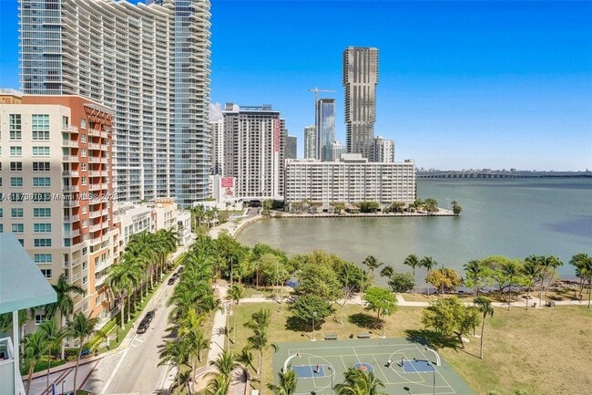 Building Photo - 1900 N Bayshore Dr