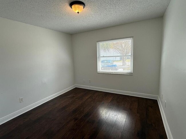 Building Photo - 2709 Sunbury St