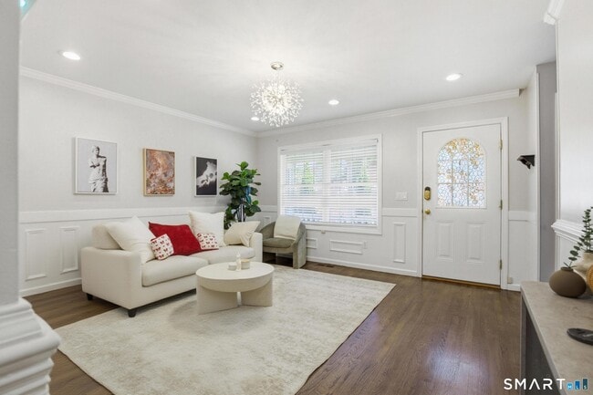 Building Photo - 305 Sylvan St