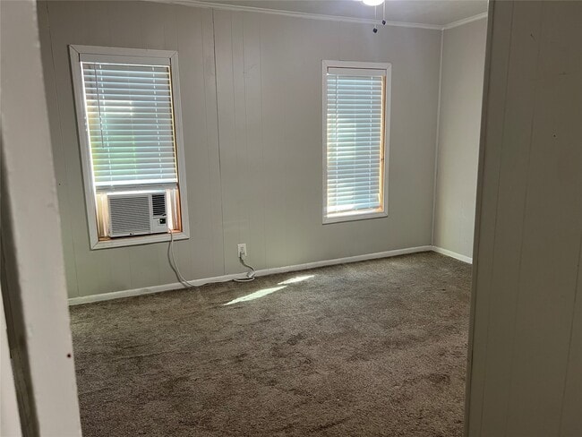 Building Photo - 810 S Brownell St