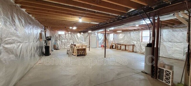 Building Photo - 2057 Rowley Rd