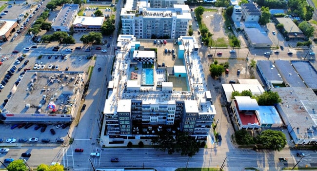 Building Photo - 1111 Shepherd Dr