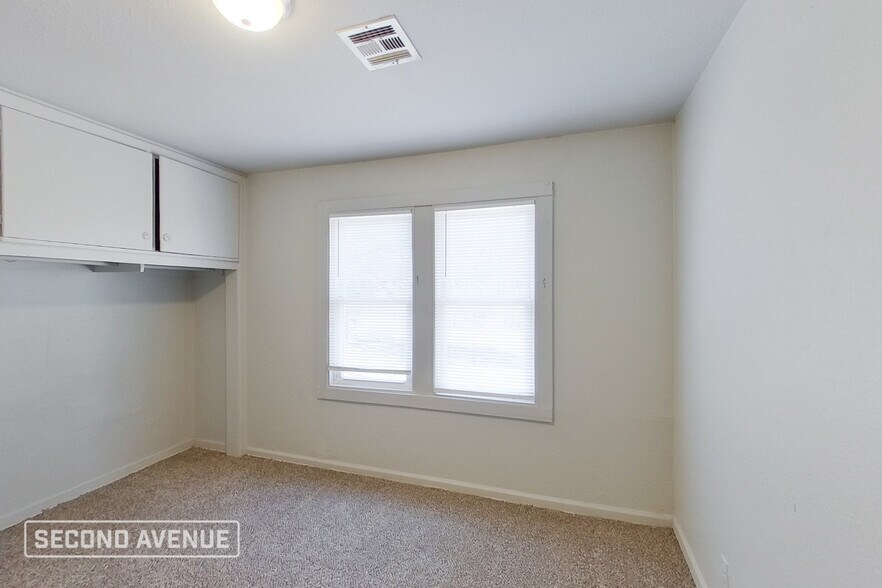 Building Photo - 2100 NE 26th St