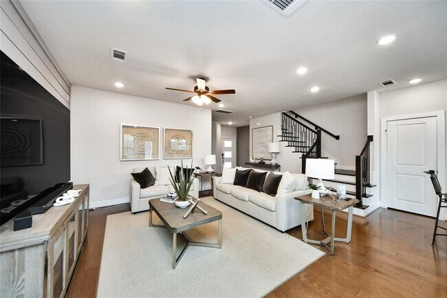 Building Photo - 1707 Summerlyn Ter Dr