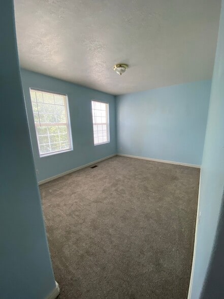 Building Photo - 4169 NW Pinion Cir