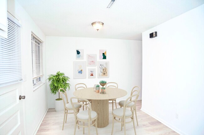 Building Photo - 614 S Perry St