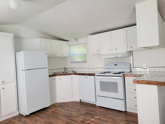 Building Photo - Ready to Move in