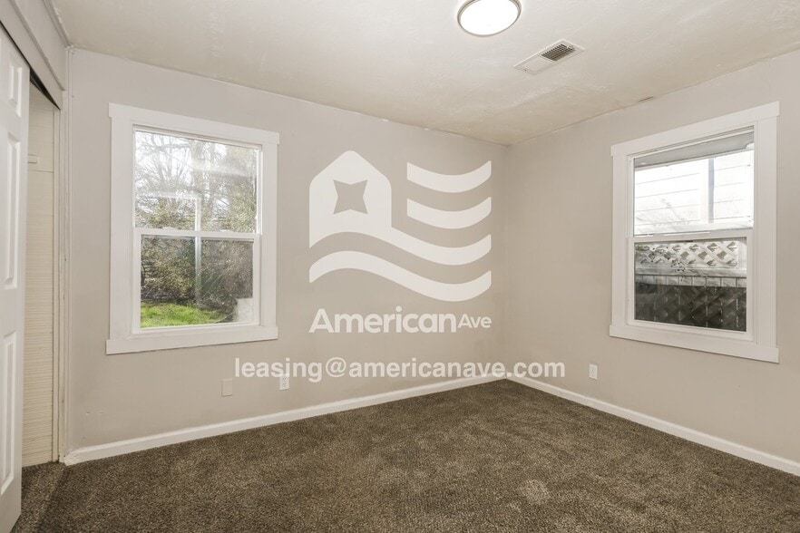 Building Photo - 1107 Tennyson Ave