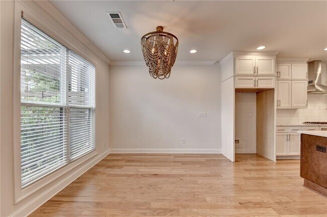 Building Photo - 341 Bailey Walk