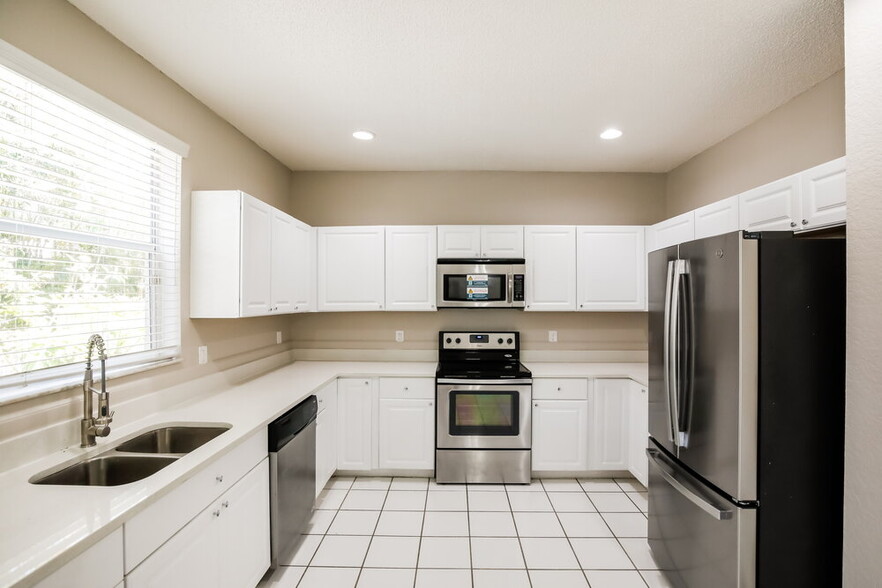 Building Photo - 18164 Blue Lake Way