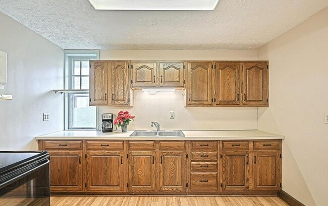 Building Photo - Beautiful 3 Bedroom, 1.5 Bath in Colonial West York!