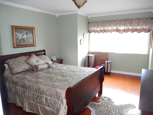 Building Photo - Updated 2 Bed, 1.5 Bath in La Mesa!! Water/Trash Included