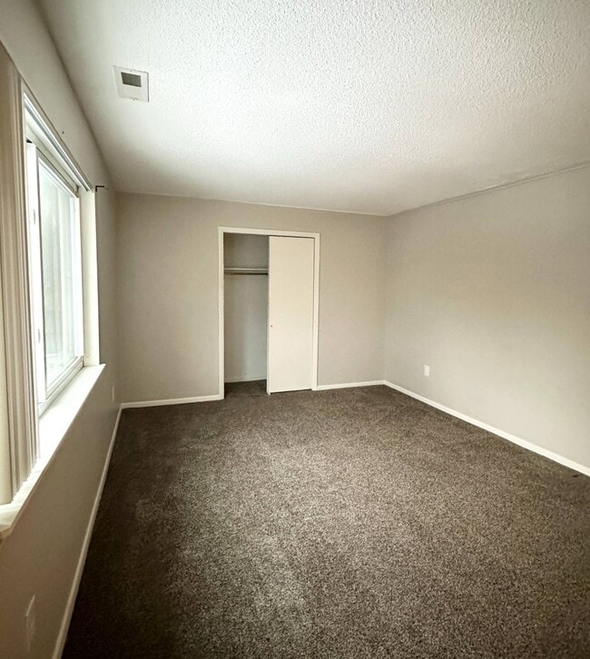 Building Photo - 1552 Helderberg Ave