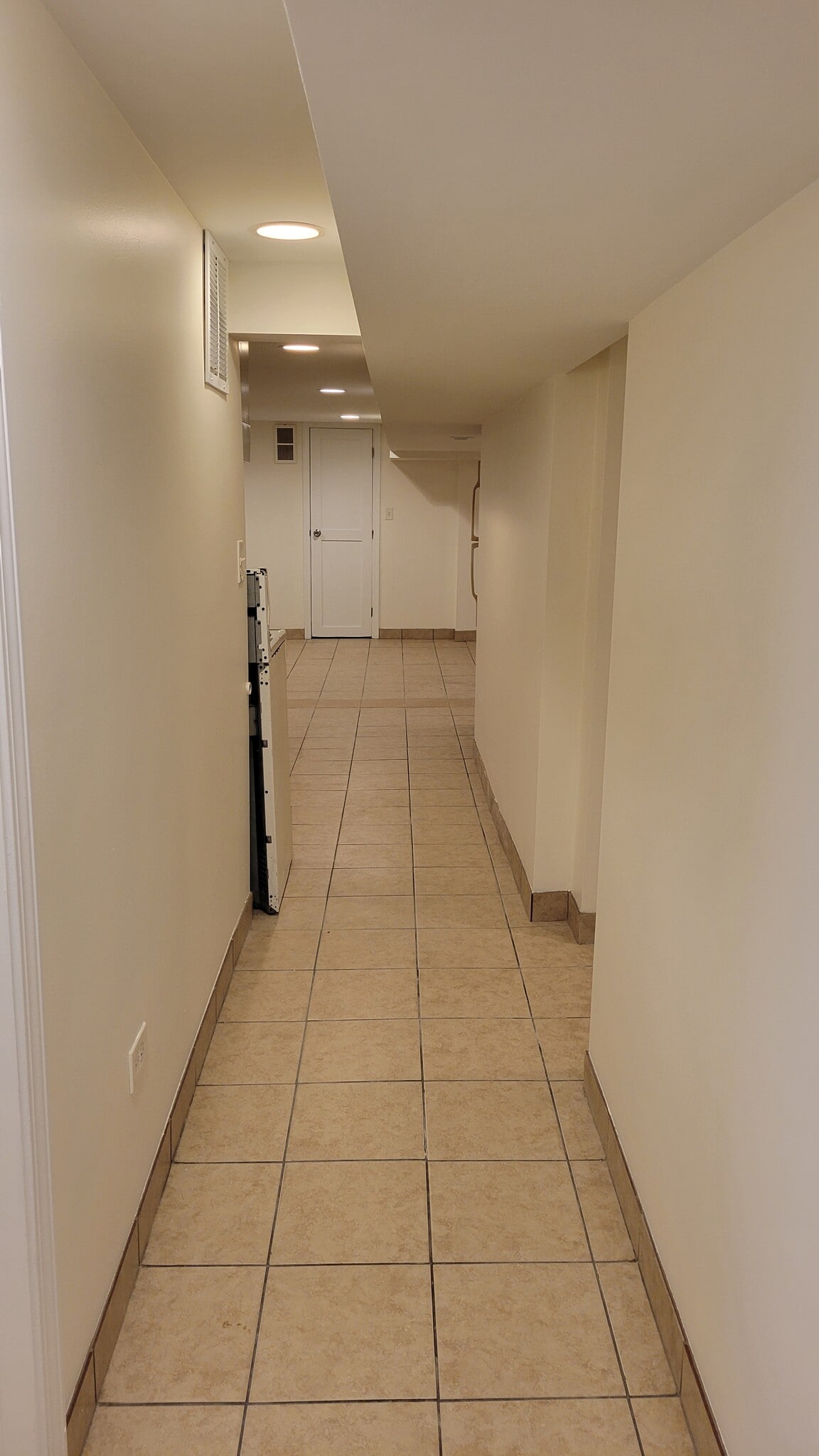 Hallway from adjacent laundry room - 3719 S Damen Ave
