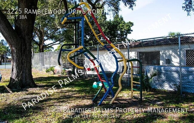 Building Photo - 3225 Ramblewood Dr N
