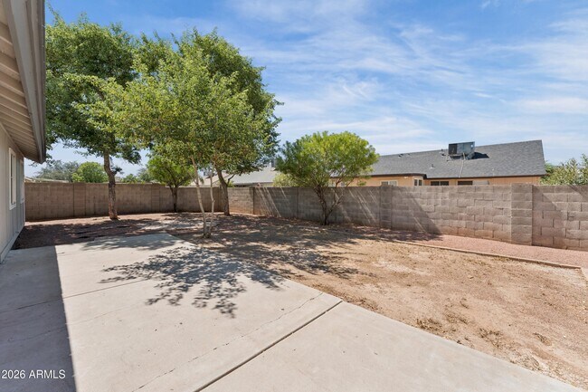 Building Photo - 7214 W Sierra Vista Dr