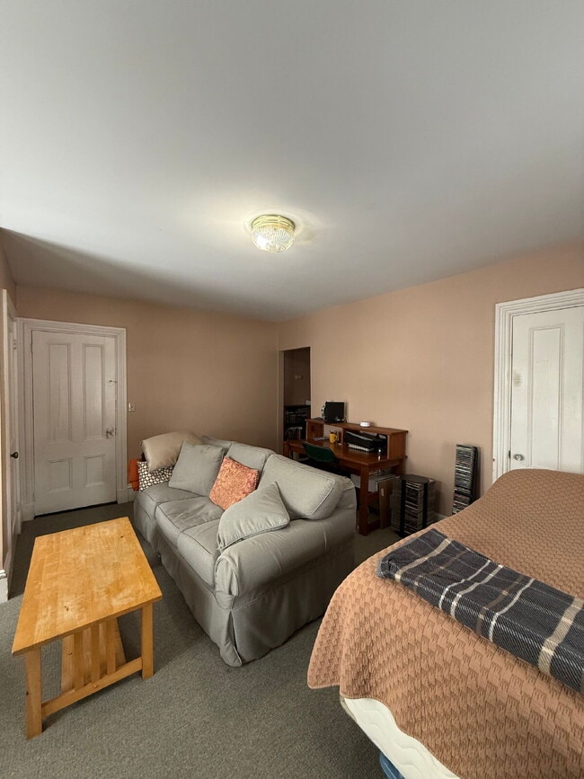 Building Photo - Tour 5/28 1:30pm. First Floor 1-Bedroom Ap...