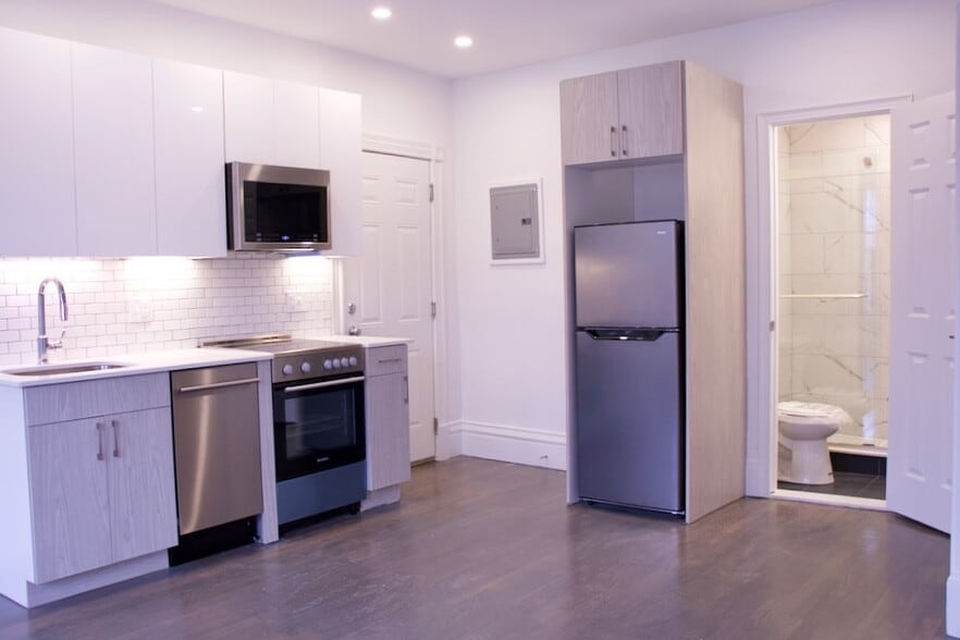 Building Photo - 225 Newbury St