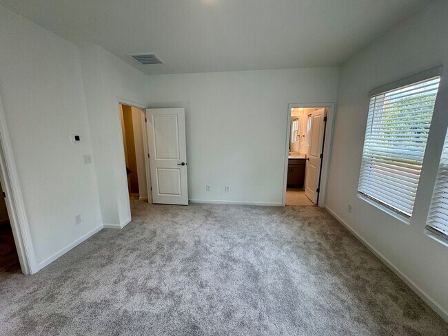 Building Photo - New Construction!  3BR/2.5BA Townhouse