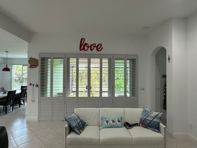 Building Photo - 8330 Summer Lake Dr SW