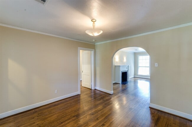 Building Photo - 236 W 31st St