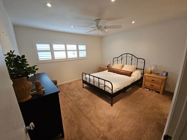 Master Bedroom - 4921 Indian Wood Rd