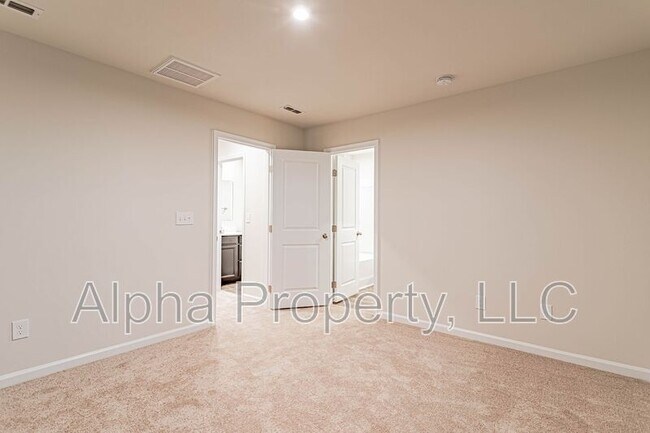 Building Photo - 301 Parkridge Wy