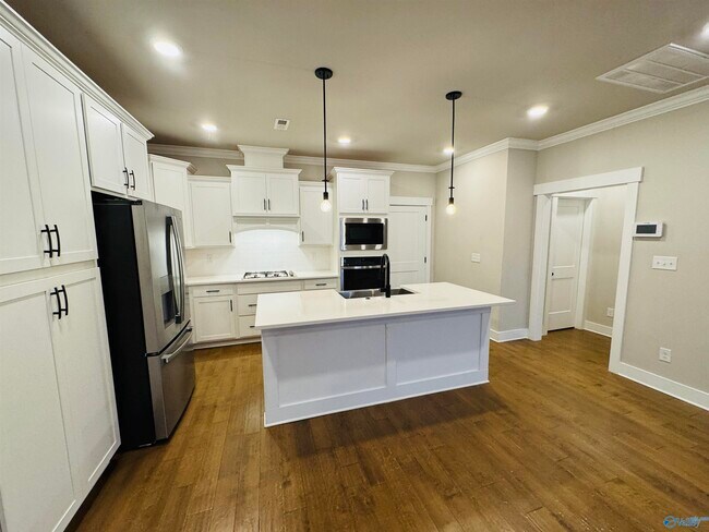 Building Photo - 136 Iberville St