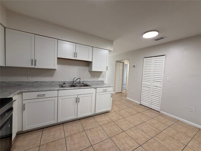 Building Photo - 6104 SW 12 Pl