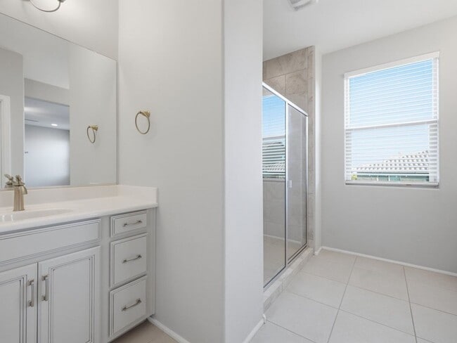 Building Photo - Spacious Two-Story Home with Open Living & Community Pool Access