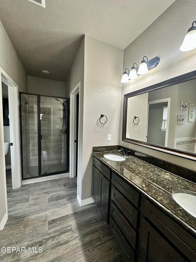 Building Photo - 7785 Enchanted Cir Dr