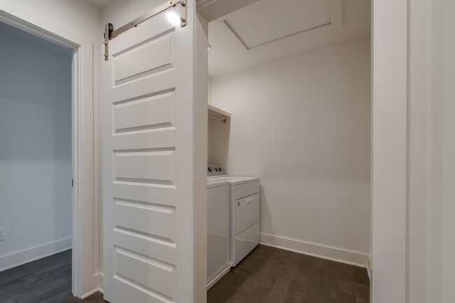 Building Photo - 700 James Ave