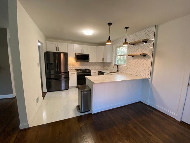Building Photo - Stylish 5 Bedroom home in Fort Washington