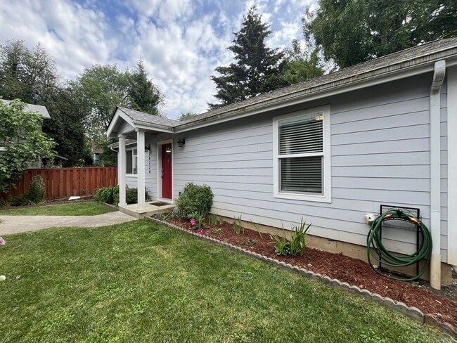 Building Photo - Modern Kerns 2BD ADU - Walk to Portland's Best Dining, Coffee and Nightlife