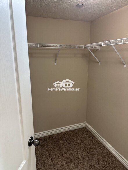 Building Photo - 1202 W 110 N