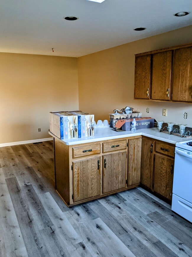Building Photo - 5618 Bruns Dr