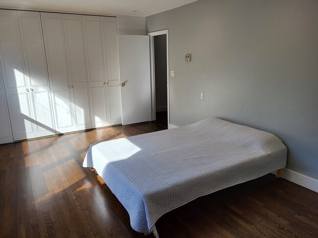 Building Photo - 125 Perkins St