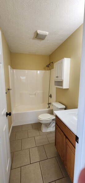 hall bath - 1806 Watauga St