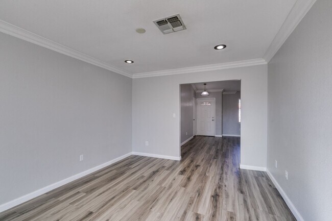 Building Photo - 8392 Gresham Dr