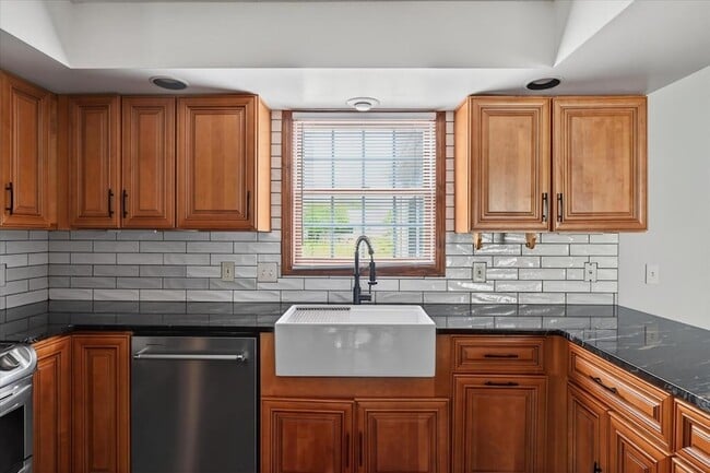 Building Photo - 7932 Harrow Ct