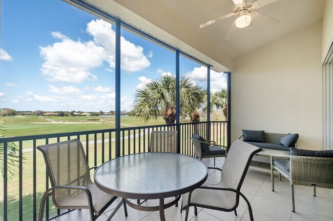 Building Photo - 3 Bed + Flex, 3 Bath 2,686 Sq Ft - Top Floor Coach Home