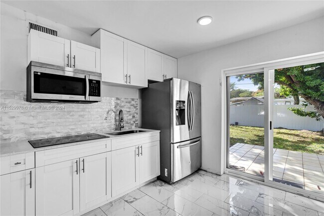 Building Photo - 420 S 61st Terrace
