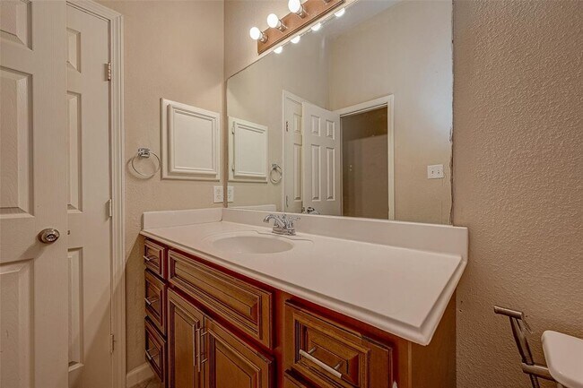 Building Photo - 722 Silver Creek Cir