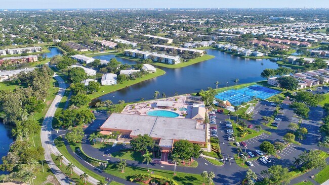 Building Photo - 15217 Lakes of Delray Blvd
