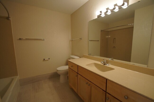 Building Photo - Newly Renovated Top-Floor One-Bedroom with East-Facing Balcony