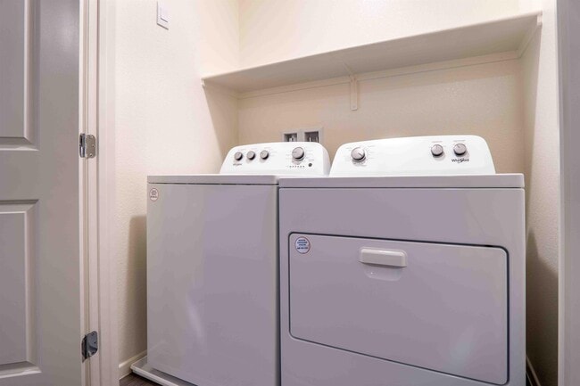 Building Photo - 3727 CELESTA VISTA Ave