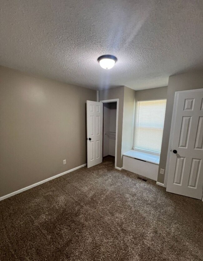 Building Photo - Charming Home with Finished Basement & 2-Car Garage – Lee’s Summit