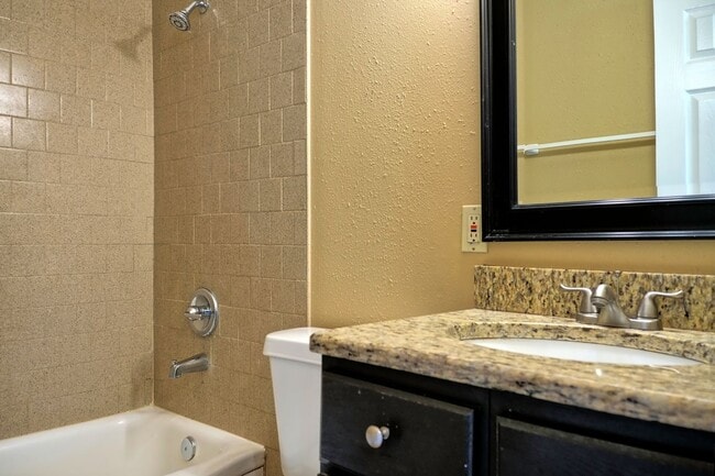 Building Photo - Beautiful 3bd 2bth Home with patio and large back yard available now! Great Location! Landscaping...