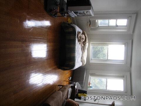 Building Photo - 121 Park Dr